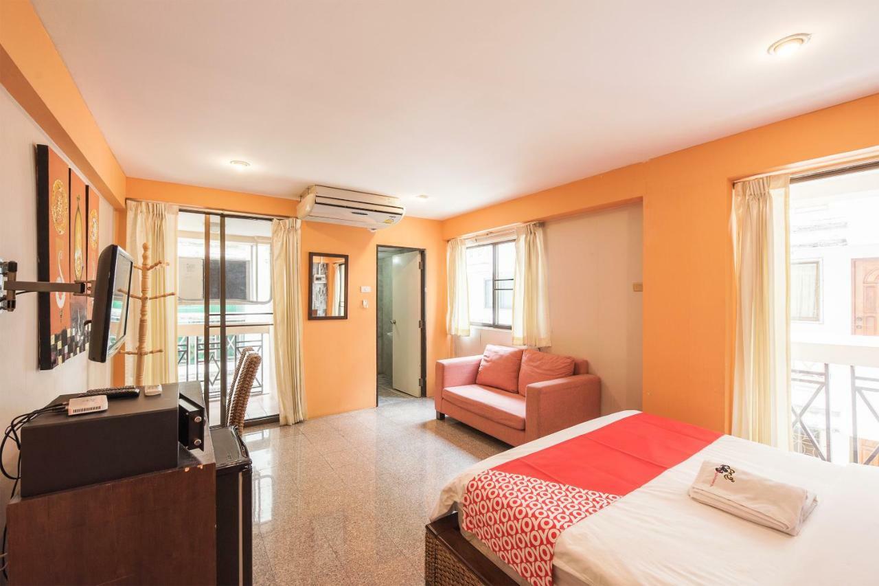 Oyo 110 Old Town Hotel Бангкок Экстерьер фото