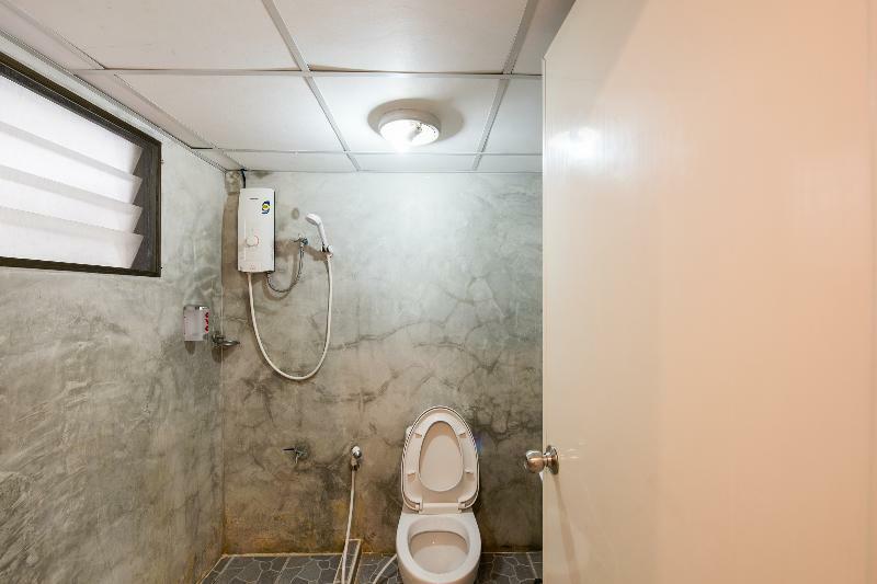 Oyo 110 Old Town Hotel Бангкок Экстерьер фото